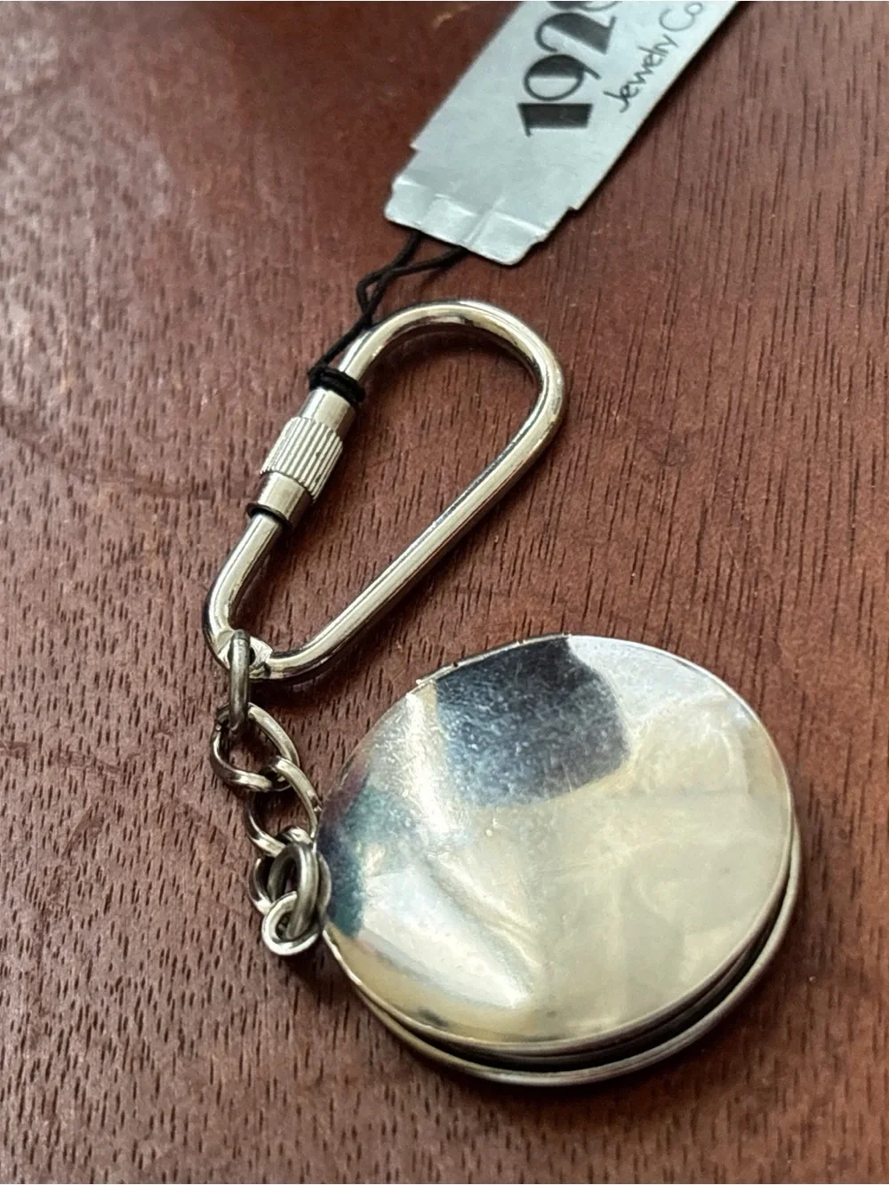 1928 Silver Floral Engraved Round Locket Keychain